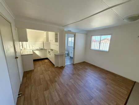 Freshly Updated One Bedroom Granny Flat in a Quiet Cul-de-Sac - Photo 3