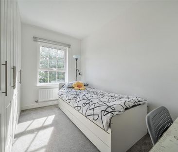 4 bedroom end of terrace house to rent - Photo 6