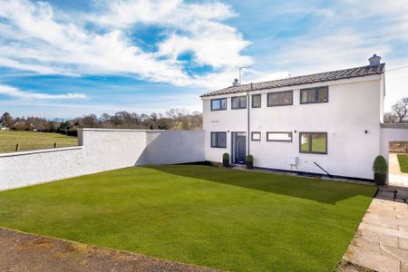 Beautifully refurbished, this impressive five-bedroom detached family home blends character with modern luxury. - Photo 3