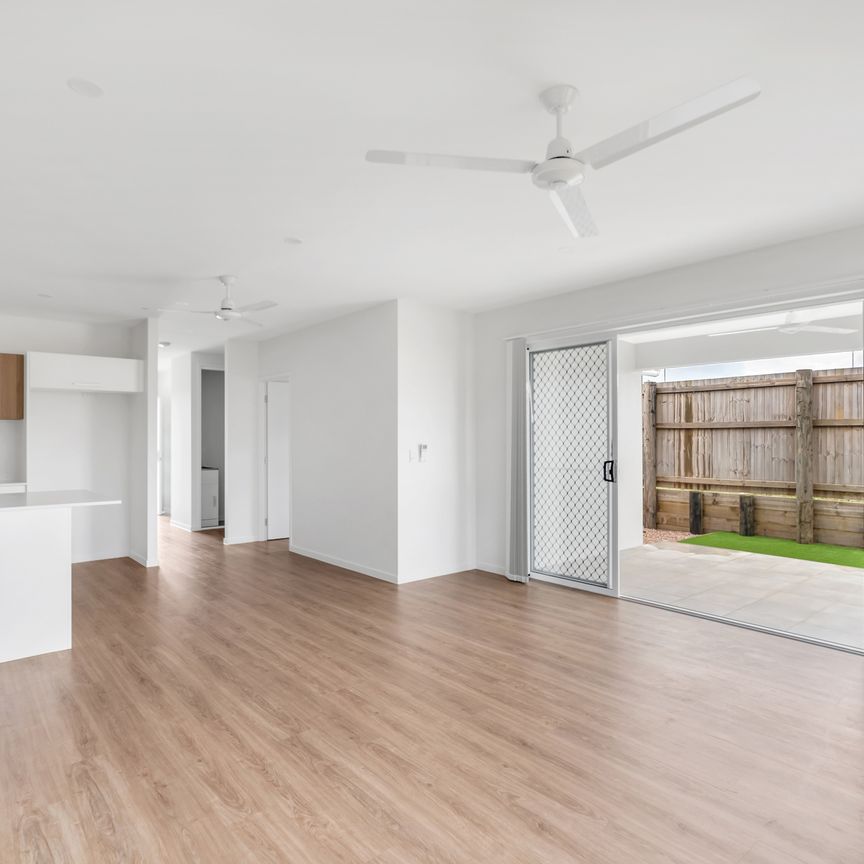 SIMPLY STUNNING! PRIVATE, MODERN & SPACIOUS DUPLEX IN A1 LOCATION! - Photo 1