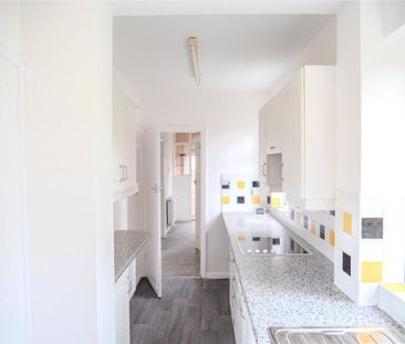 3 bedroom semi-detached house to rent - Photo 2