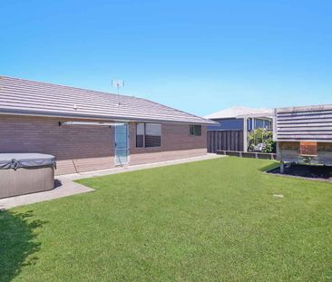 Family Home in the Heart of Riverhead - Photo 3