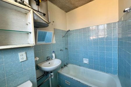 PRIME LOCATION! - Photo 5