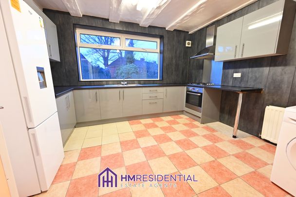 3 bedroom Semi Detached for rent on Fenham Hall Drive, Fenham, Newcastle Upon Tyne, NE4 9XE Available 01/12/2025 - Photo 1