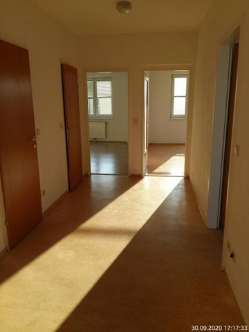 Geförderte 3 Zimmer Wohnung mit Balkon und zugehörigen Stellplatz - Foto 2