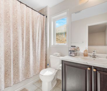 For Lease - 164 Esther Crescent, Thorold, Ontario - Photo 1
