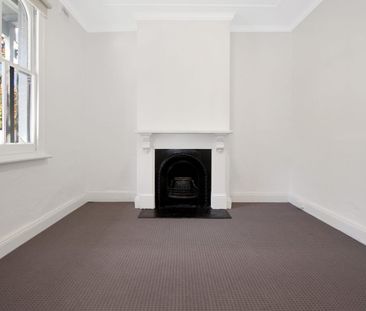Newly Renovated Three Bedroom Terrace - Photo 6