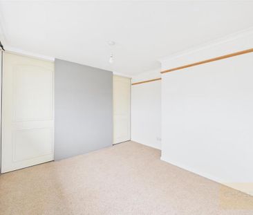3 bedroom end of terrace house to rent - Photo 5