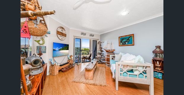 BREEZES, OCEAN AND AN UNCOMPROMISED LIFESTYLE - Photo 1