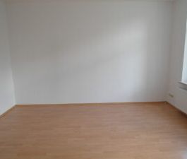 Jößnitzer Str. 141, Wohnung 5 ~~~ Balkon, Tageslichtbad mit Wanne u... - Foto 2