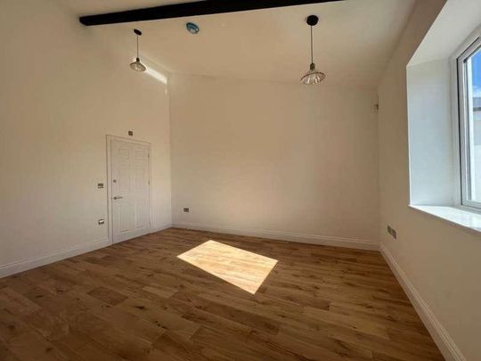 Hounds Grove, Noak Hill, RM4 - Photo 1