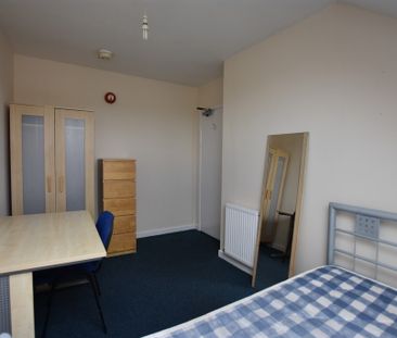 3 Bedroom Flat - Photo 4