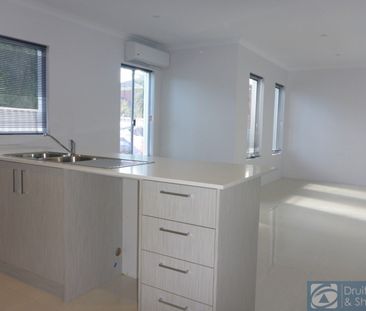 Modern Townhouse in excellent location - Photo 2