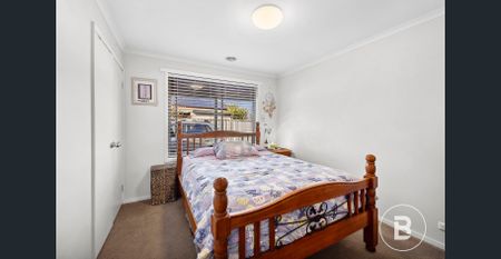 WELL KEPT THREE BEDROOM BRICK HOME CLOSE TO SHOPS & LAKE WENDOUREE - Photo 4