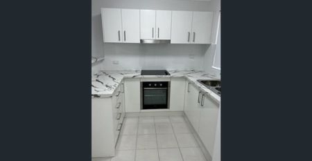 Newly renovated! 3 Bedrooms, 2 Bathrooms plus Pool & Tennis Court - Photo 3