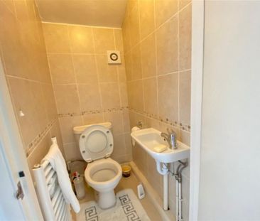 4 bedroom semi-detached house to rent - Photo 2