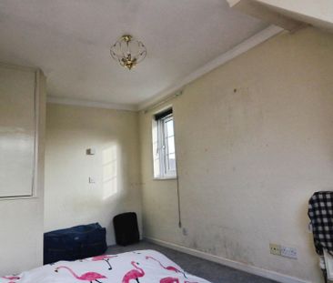 Hinksey Close, Langley - Photo 1