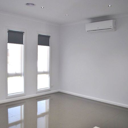 Stylish and Modern Townhouse&excl;&excl; - Photo 4