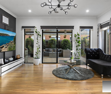 A Captivating Family Haven of Elegance and Comfort - Photo 2