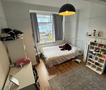 Room in a Shared House, Woodmansterne Road, SW16 - Photo 3