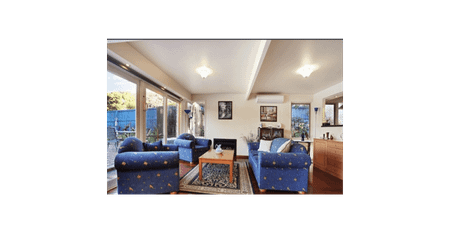 Beautiful Family Home with Swimming Pool - Photo 5