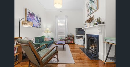 Charming Furnished 2-Bedroom Character Cottage - Photo 2