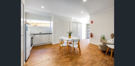 MODERN, FULLY FURNISHED, GROUND FLOOR STUDIO APARTMENT - Photo 2