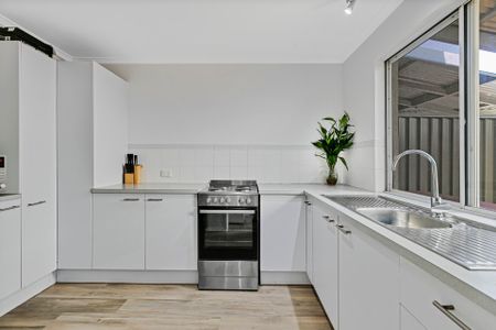 Easy Coastal Living, Moments to Mudjimba Beach! - Photo 2