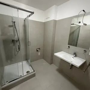 Erstbezug im Dachgeschoss: 4-Zimmer-Wohnung mit Terrasse und Balkon - Photo 1