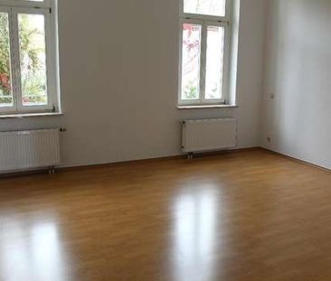 Viel Platz zum Wohnen - Große renovierte 2 Raum Wohnung sucht Mieter - Photo 1