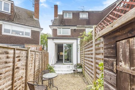 3 bedroom semi-detached house to rent - Photo 4