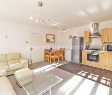 2 bedroom flat to rent - Photo 2