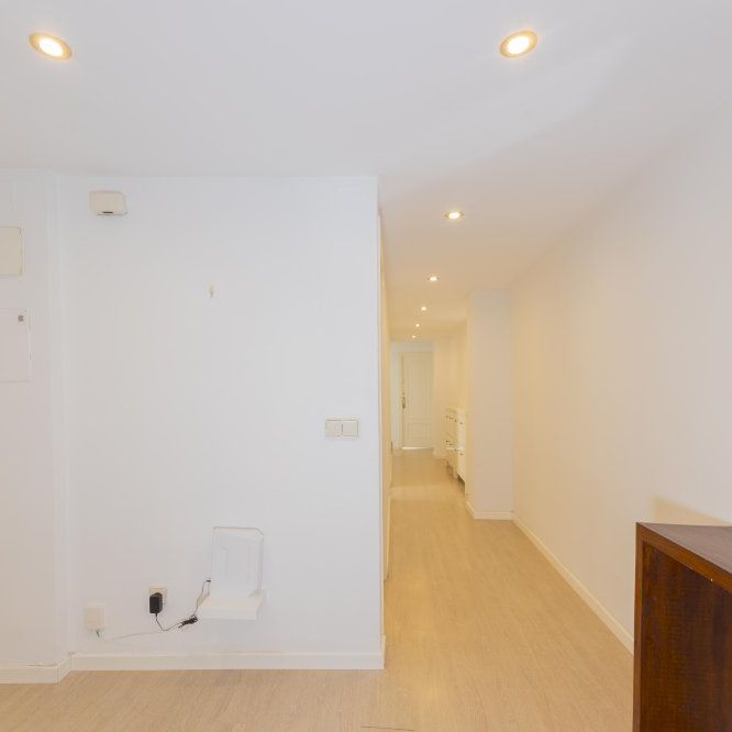 Double Room with Balcony in Valencia - Photo 1