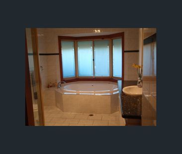 Grand 4 bedroom home on approx 1 acre with pool - Photo 6