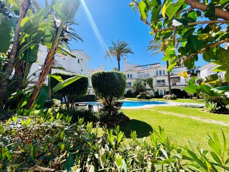 Apartment in Nueva Andalucía, Costa del Sol - Photo 4