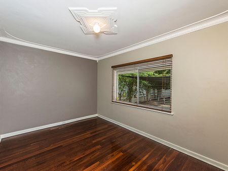 Perfect Location! - Photo 2