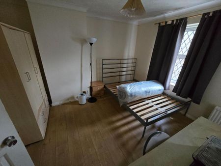 4 bedroom terraced house to rent - Photo 5