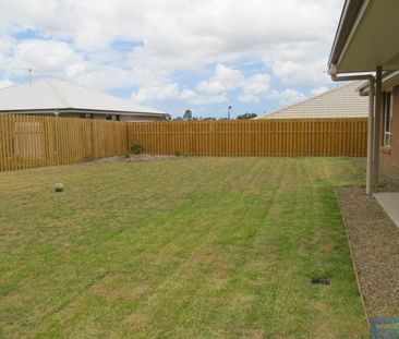 47 Skyline Circuit, Bahrs Scrub QLD 4207 - House For Rent | Domain - Photo 3