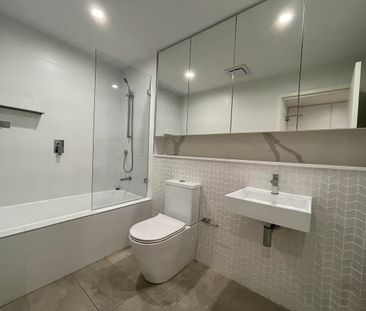 Near New 3 bedroom in Warwick Farm - Photo 5