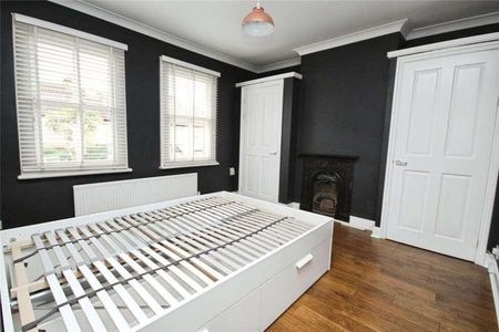 Hamilton Road, Gidea, RM2 - Photo 4