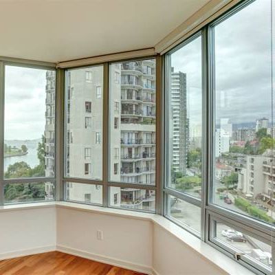 Ocean View 1 bedroom + den luxury Downtown condo - Photo 1