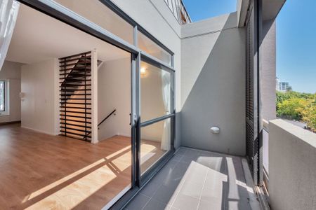 Hopetoun Delta Terraced Townhouse - Three bedroom Two Bathroom - Very Handy Location - Photo 2