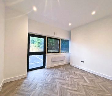 Oakley Place, Redfields Lane, Fleet, GU52 - Photo 2