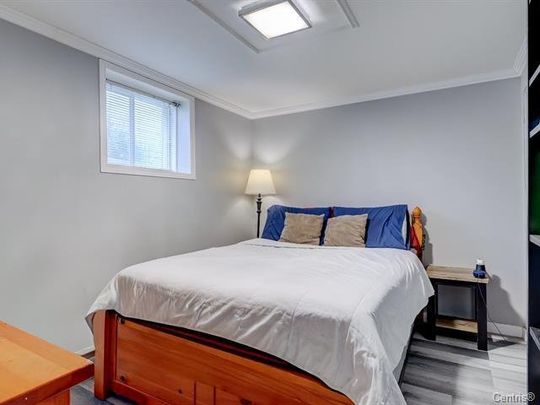 Maison à étages à Longueuil (Saint-Hubert) - Photo 1