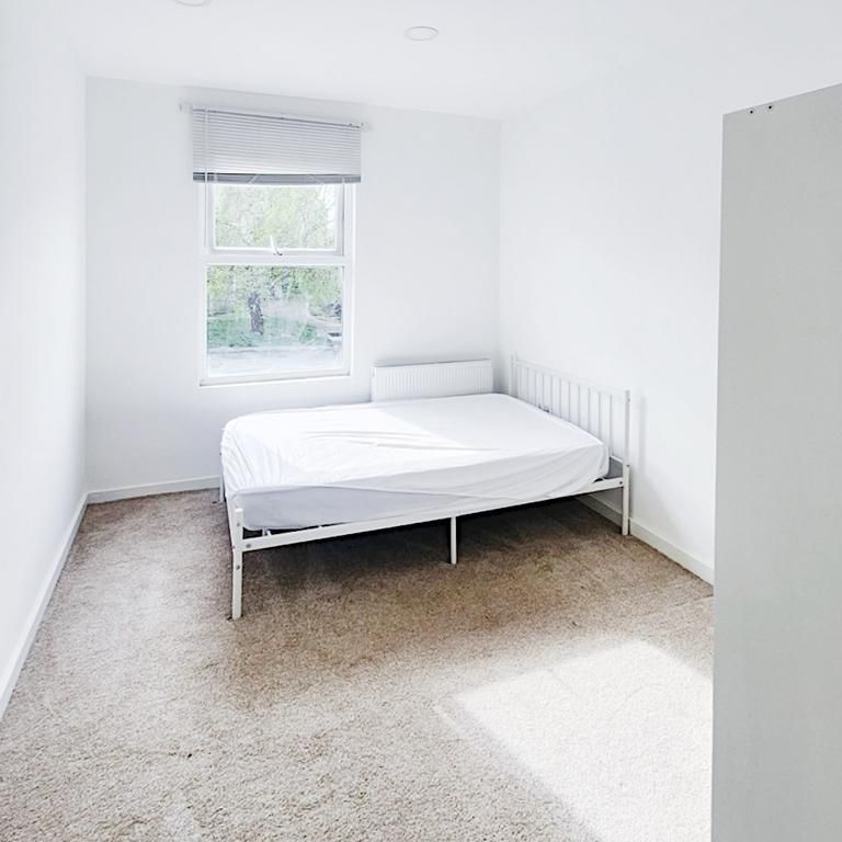 1 bedroom in a flat share to rent - Photo 1