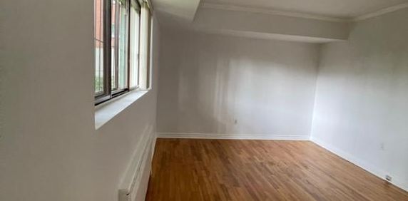 À louer 1400$ – 4 ½ au 2715 Place Darlington, Côte-des-Neiges - Photo 2