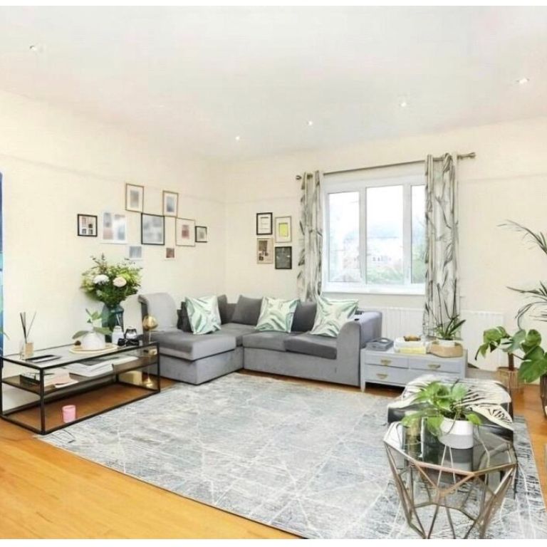 2 Bed Flat, Chesterfield Court, SE13 - Photo 1