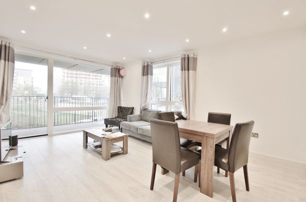 Abbotsford Court, Lakedrive, Park Royal, London, NW10 - Photo 1