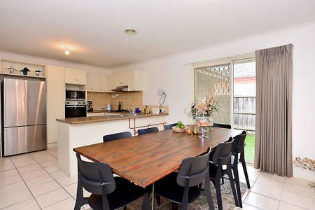 14 Kingsland Close, Dingley Village VIC 3172 - House For Rent | Domain - Photo 2