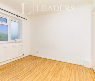 1 bedroom house to rent Tychbourne Drive, Guildford, GU4 - Photo 3